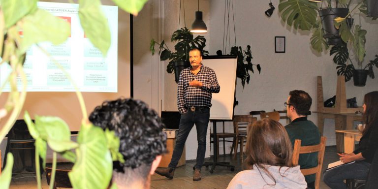 Referent Chrstian Lüder bei der Fortbildung