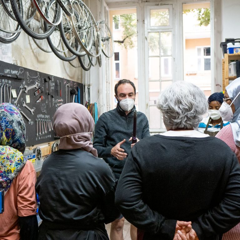 73-210826_s27_arrivo_fahrrad_rueckenwind_2 Fahrradwerkstatt für Frauen
