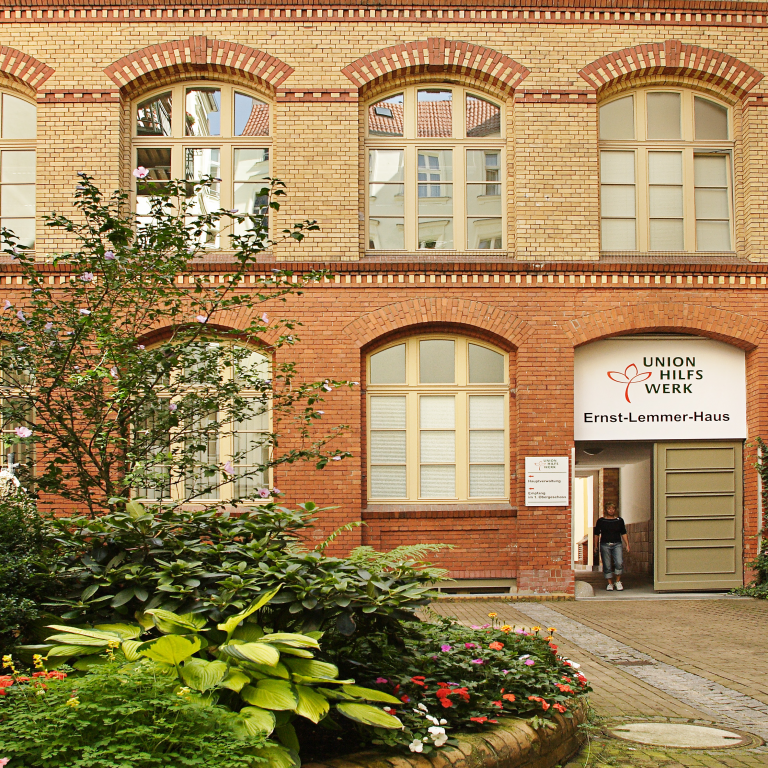 hofblick2 Fassade de Ernst-Lemmer-Hauses
