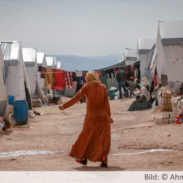 pexels-ahmed-akacha-6918512-mit Flüchtlingslager
