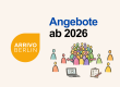 Grafik mit der Überschrift „Angebote ab 2026“ und dem Logo „ARRIVO BERLIN“. Dargestellt ist eine Gruppe von Personen mit Pfeilen, die Beteiligung und Austausch symbolisieren. Daneben sind einzelne Personen sowie Symbole eines Laptops und einer Checkliste zu sehen, die für Angebote, Organisation und Beteiligungsprozesse stehen.